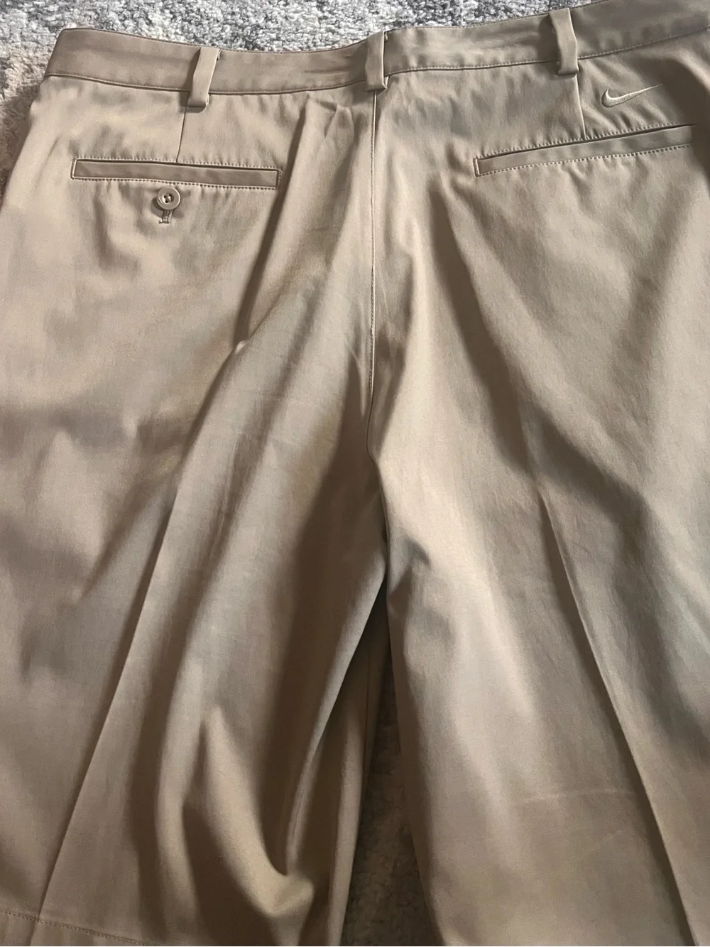 Men’s Dri-Fit Nike Golf -Khaki shorts size 36